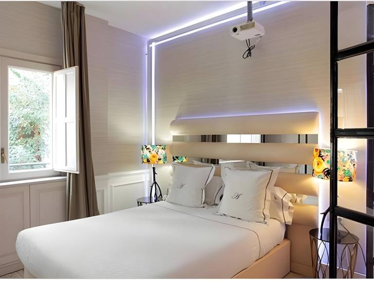 Serviced apartment with jacuzzi | Near Royal Palace of Madrid | Good for workation | Pets allowed in Madrid