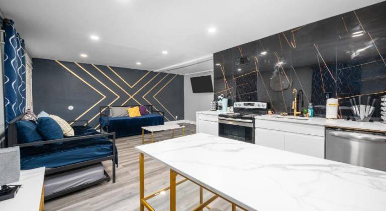 Holiday apartment | Next to Gerald D. Hines Waterwall Park — photo 2
