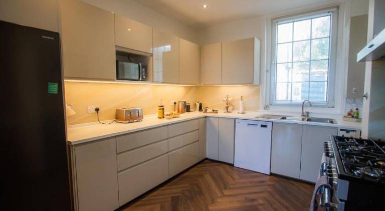 Beach View - A Truly Stunning House Opposite The Sea! Sleeps 10! Families, Friends, Contractors and — photo 5