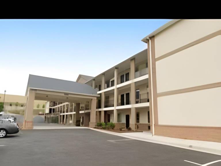 Garden Inn Hotel in Union City, GA