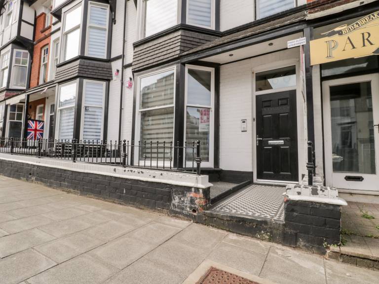 Cottage with garden | Beach view in Scarborough