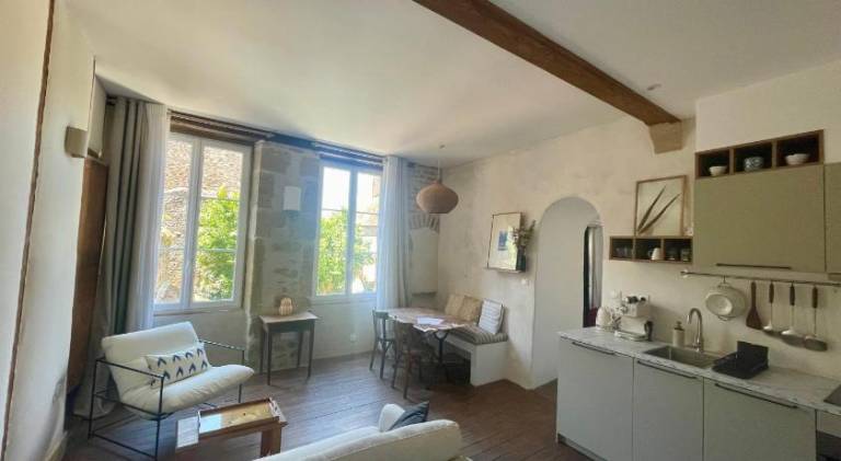 Holiday apartment with terrace, barbecue & yard — photo 2