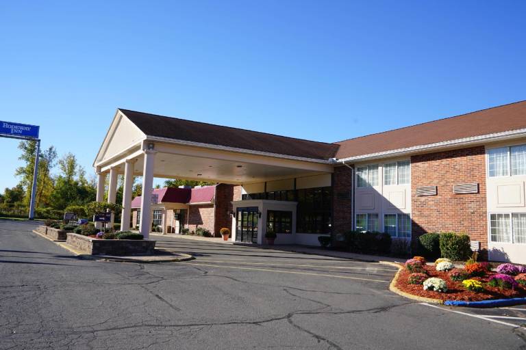 Rodeway Inn & Suites East Windsor — photo 4