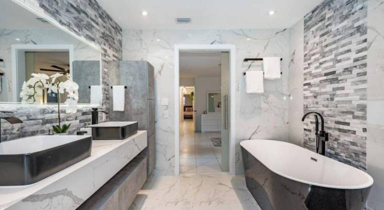Villa with pool & hot tub — photo 2