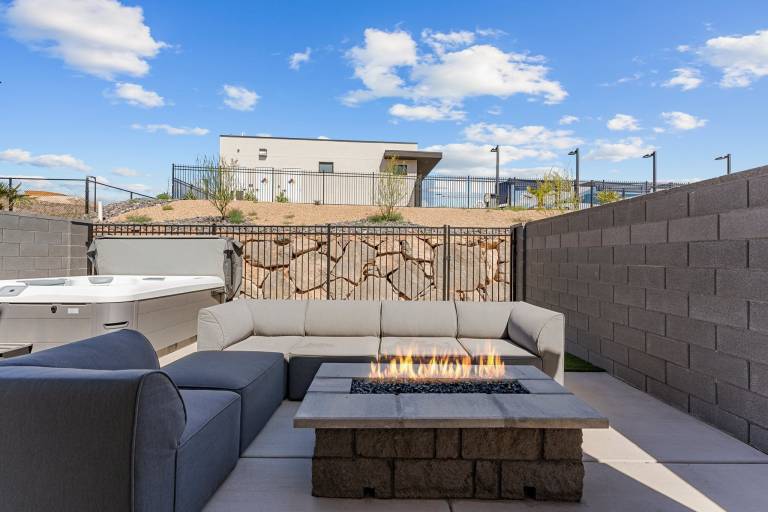 House with barbecue, pool & jacuzzi — photo 3