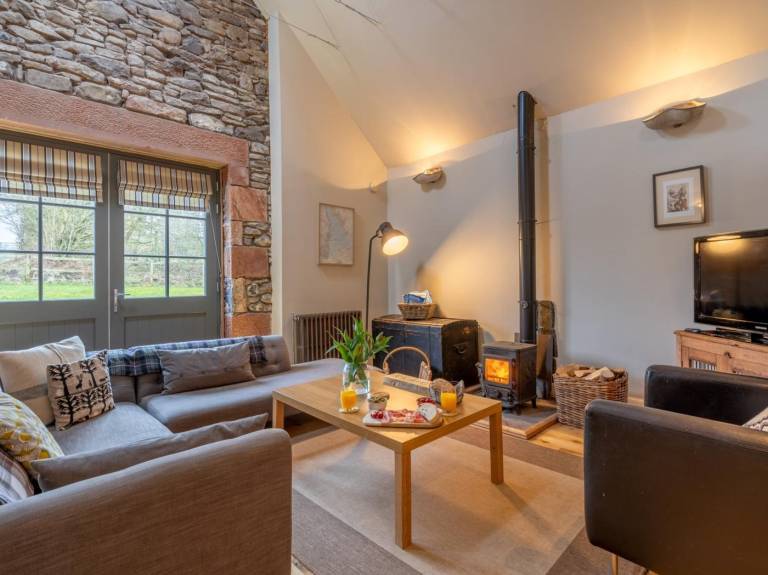 Cottage with BBQ, garden & patio in Stirling
