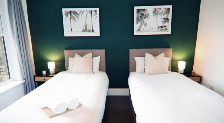 Holiday apartment with 5 rooms for 12 persons in Southampton