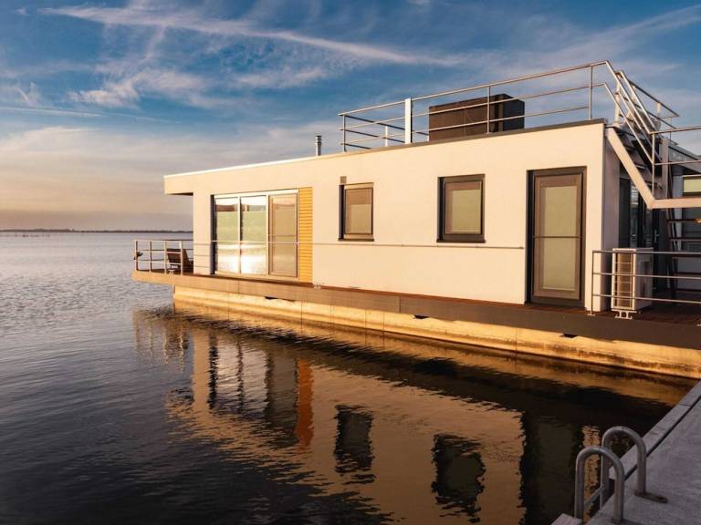 Hausboot  Ribnitz