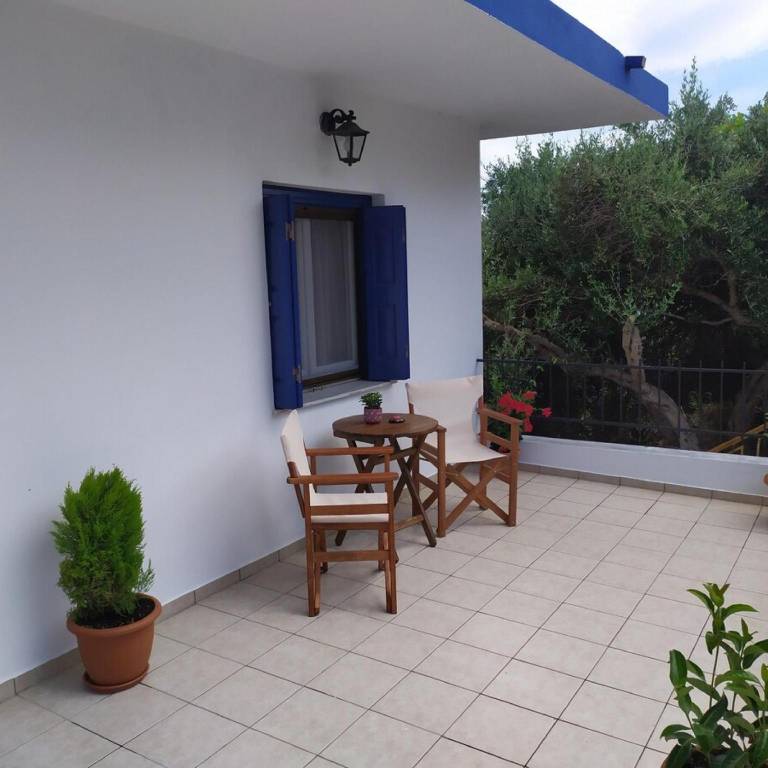 House with terrace in Samos
