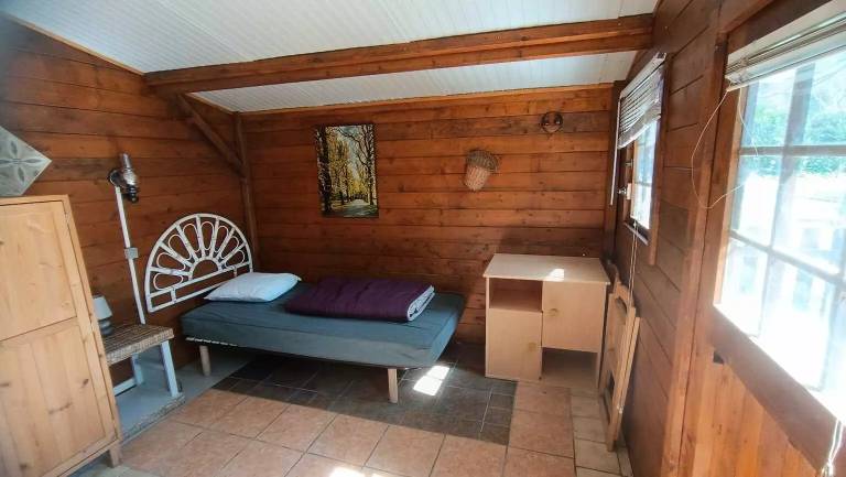Chalet with barbeque & patio — photo 5