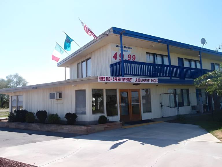 Motel oasis — photo 4