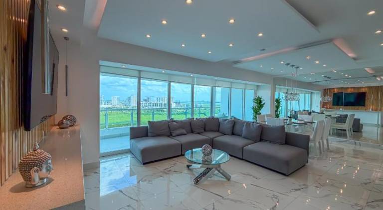 Apartment with pool — photo 3