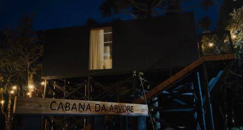 Lodge with hot tub — photo 5