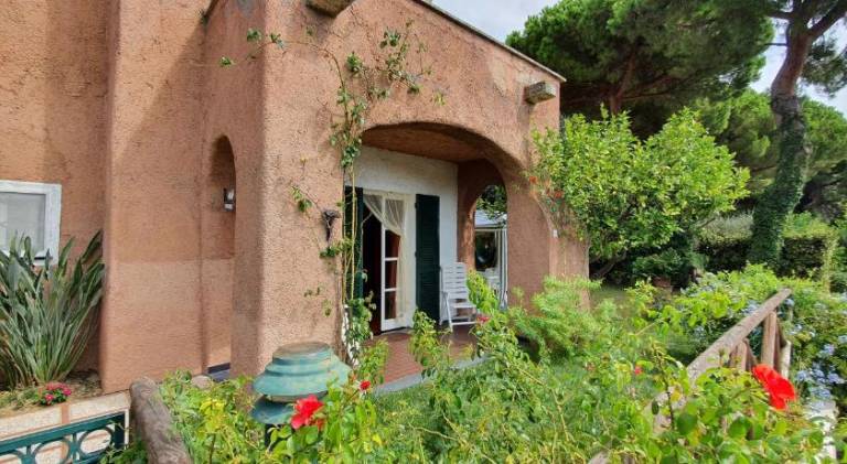 Pleasant vacation home with terrace, pool & garden | Pet-friendly — photo 3