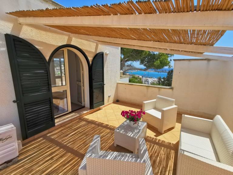 Villa with terrace, hot tub & grill | City view — photo 4