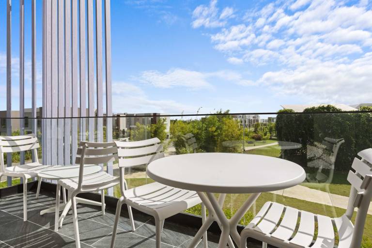 Child-friendly pleasant rental apartment with pool, fast internet & terrace | Lake view | Pet-friendly — photo 3
