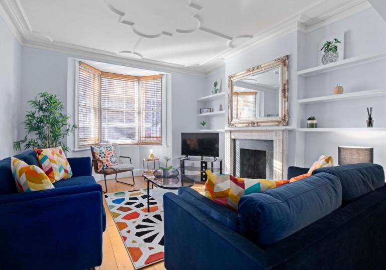 Fully equipped lovely house with terrace | Close to British Airways i360 | Dogs allowed in Brighton
