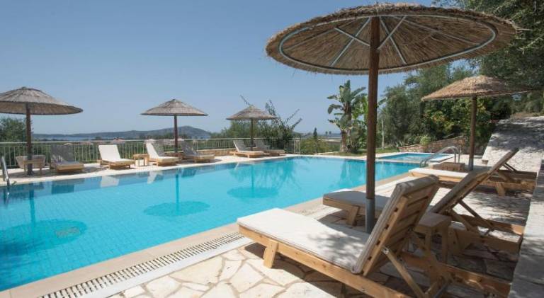 Apartment with pool in Pylos-Nestoras
