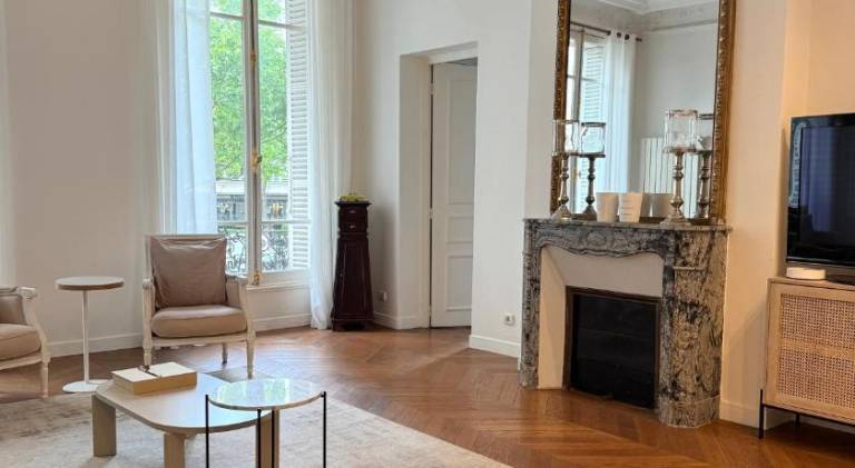 Central Champs Elysee - High Luxury 2 Bedroom Apartment in Clichy