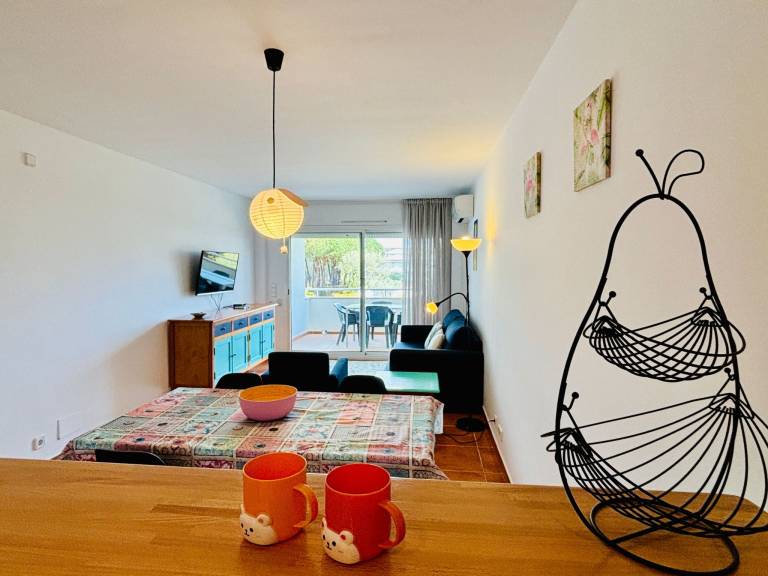 Apartment with terrace, pool & garden — photo 4
