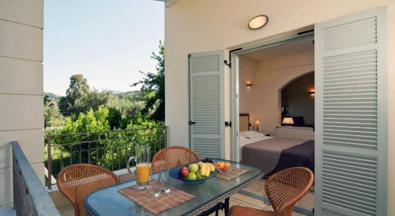 Charming serviced apartment with garden, patio & pool | Dogs allowed — photo 2