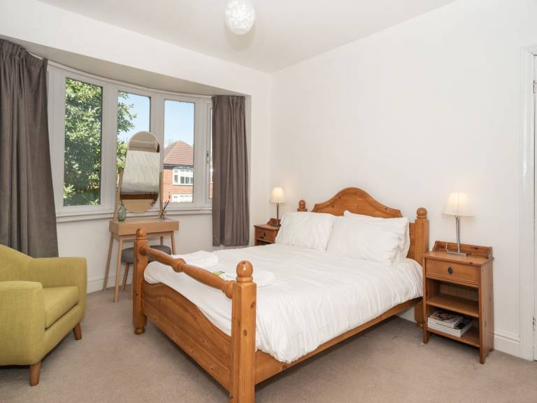 Vacation home with fast internet | Near St Mary's Abbey | City view — photo 5
