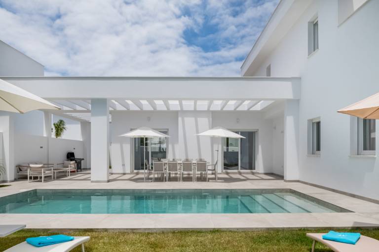 Family-friendly lovely villa with fast internet, garden & patio | Beach nearby | Suitable for remote work | Pets allowed — photo 2