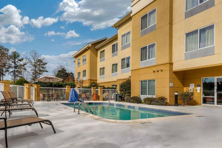 Comfort Inn & Suites — photo 3