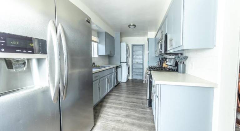 8 Beds Home with 4 Car Parking Space - Near DTLB — photo 5