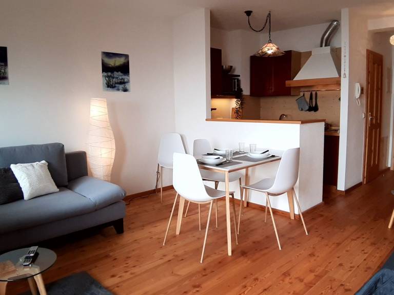 Rental apartment with yard & terrace — photo 3