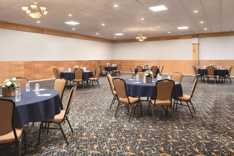 URBANA HOTEL & CONFERENCE CENTER in Champaign, IL