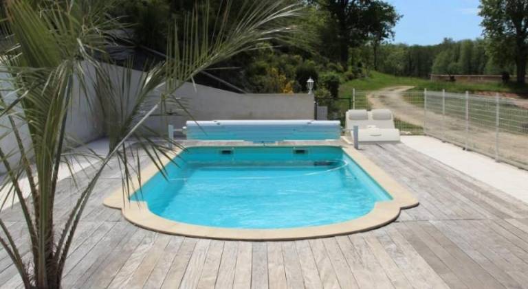 Pleasant vacation home with pool, terrace & yard | Pet-friendly — photo 5