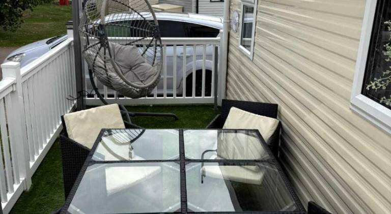 Bright Family Caravan with Deck & BBQ at Seawick Holiday Park, Clacton — photo 5