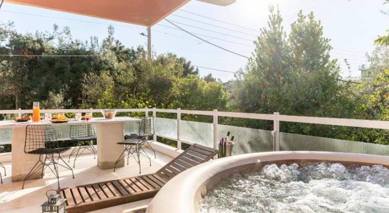 Holiday apartment with patio, hot tub & yard | Perfect for remote work | Pets are welcome — photo 5