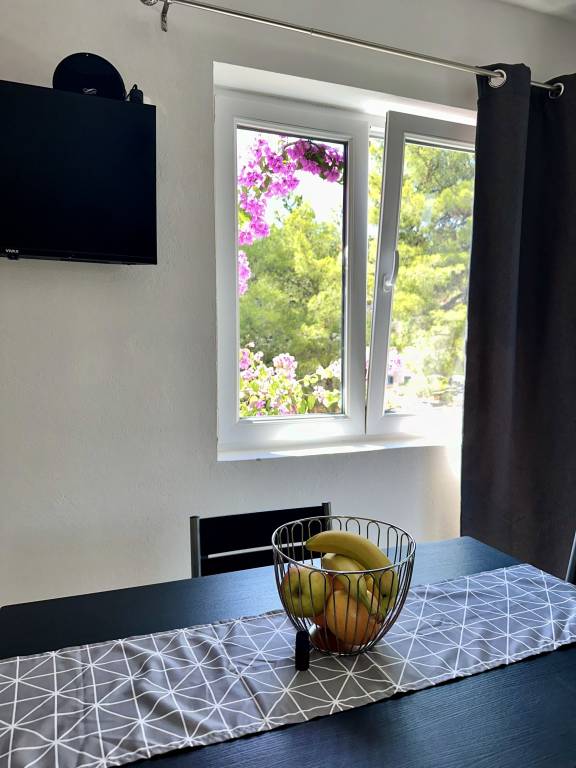 One bedroom apartment near beach Basina, Hvar (A-24120-a) — photo 3