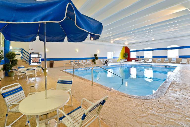 Comfort Inn & Suites Event Center — photo 2