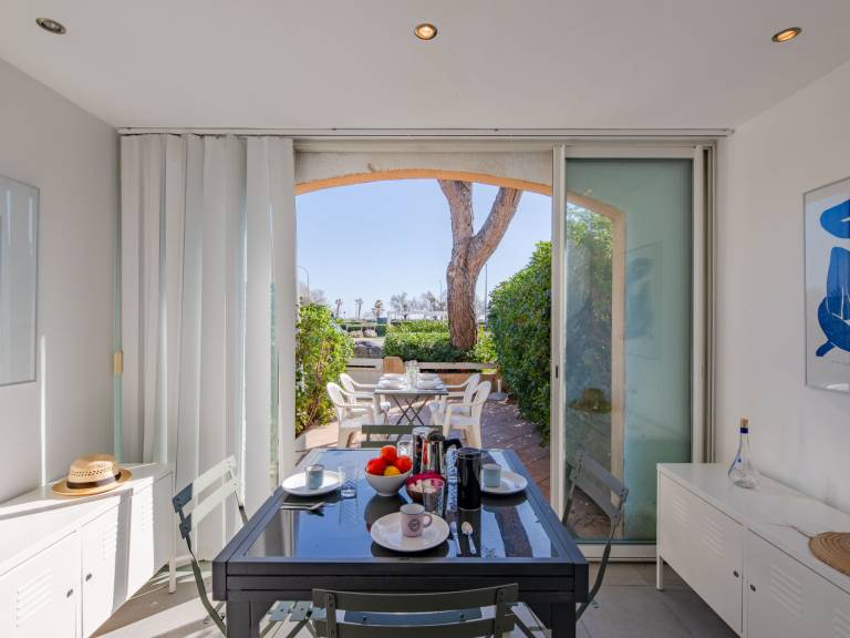 Holiday apartment with patio — photo 4