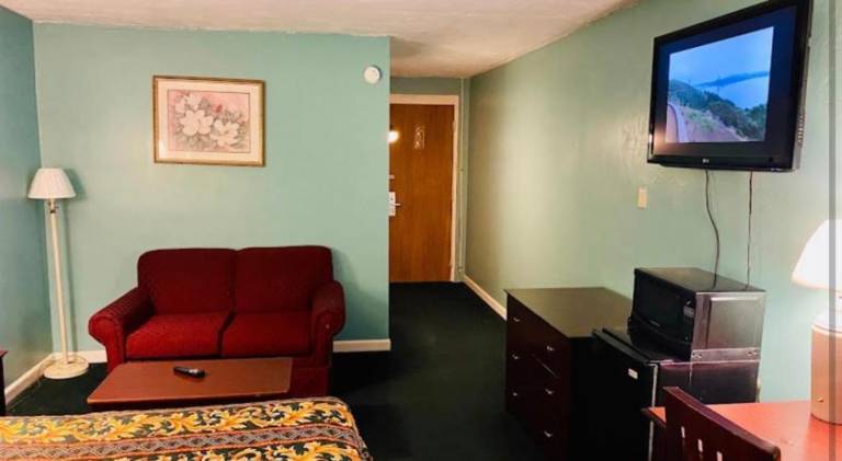 Economy Inn of Greenville, Near ECU Health Center — photo 5