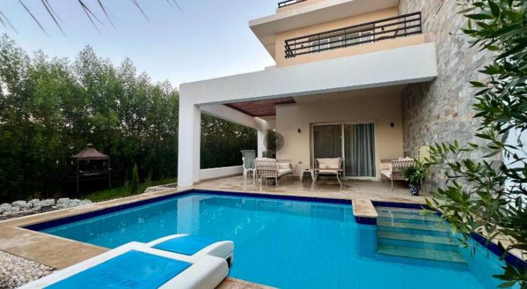 Villa with pool & hot tub | Dogs allowed — photo 2