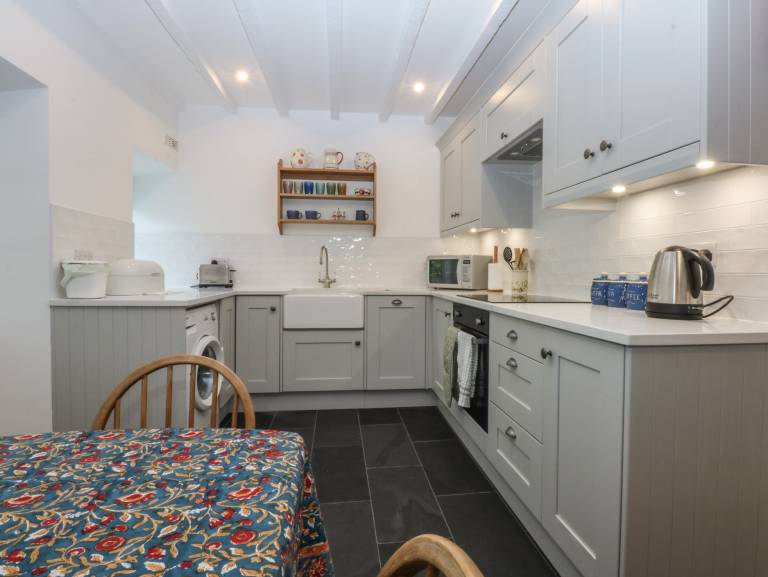 Child-friendly cottage with yard | Pets allowed — photo 5