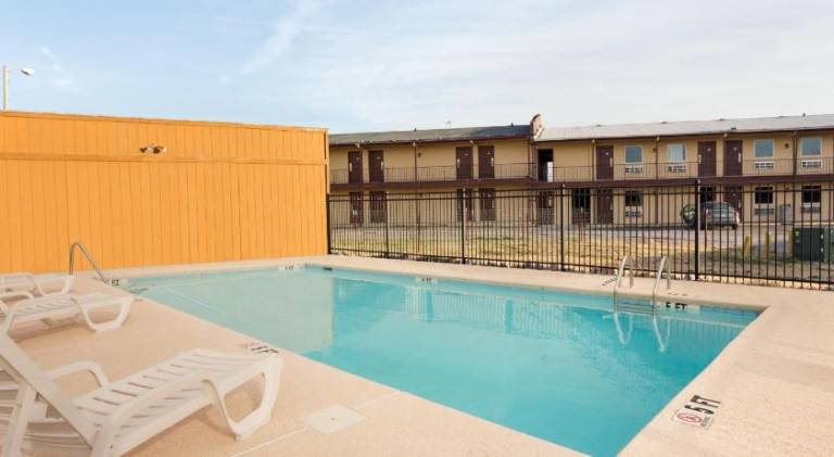 Super 8 By Wyndham Joplin — photo 4