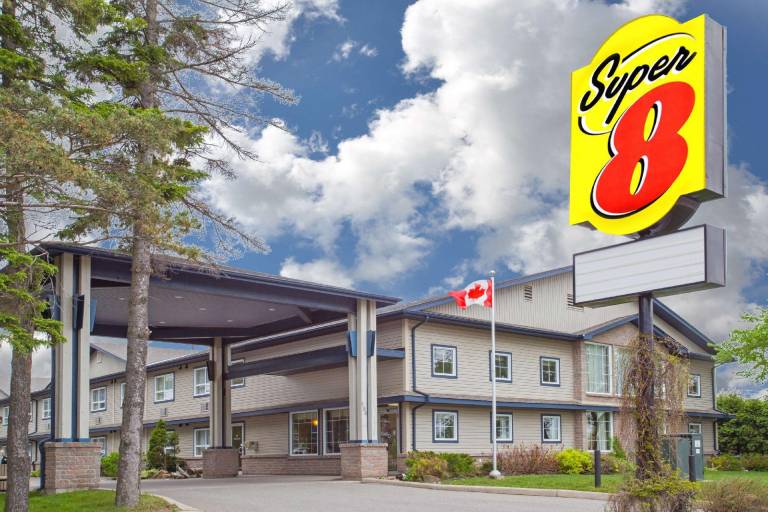 Super 8 By Wyndham Sault Ste Marie On in Sault Ste. Marie, ON