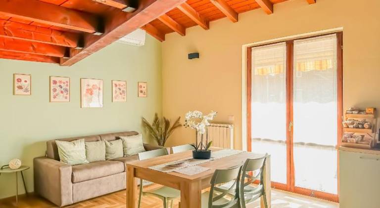 Holiday apartment with patio in Baveno