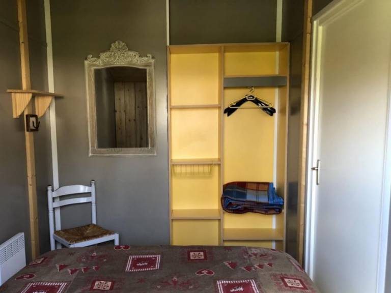 Pleasant chalet with pool & patio | Pets allowed — photo 4