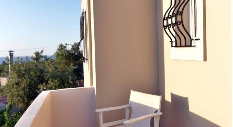 Villa with barbeque, patio & private pool — photo 4