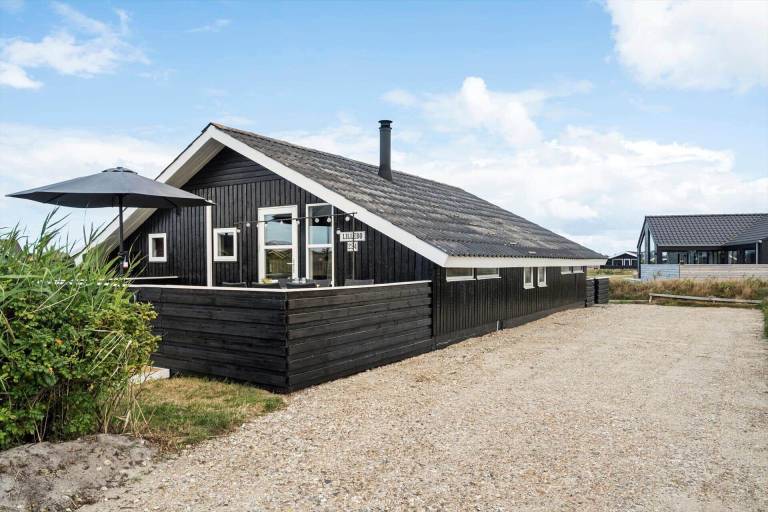 House with barbecue & patio in Harboore