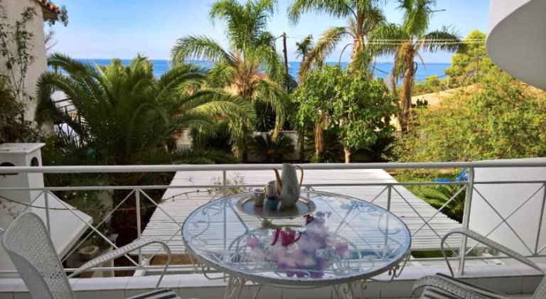 Stavento Apartments in Kefalonia