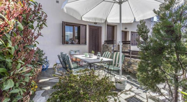 Vacation home with yard & patio in South Pelion