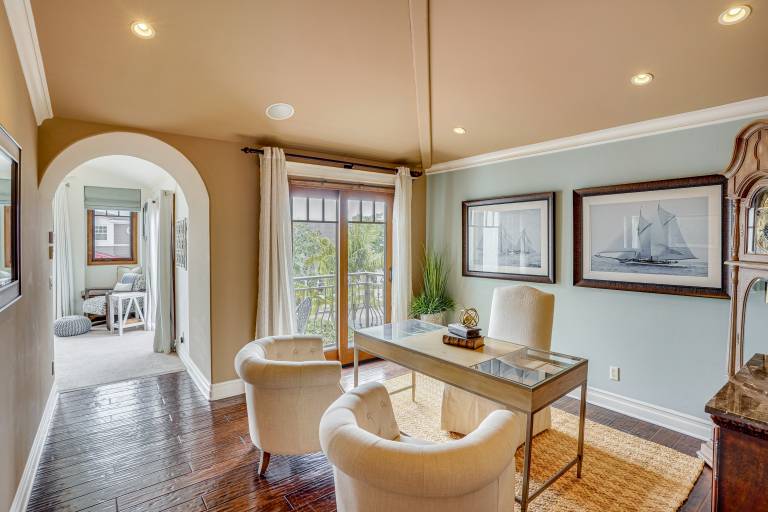 Walk to Shore! Luxury Newport Beach Home — photo 4