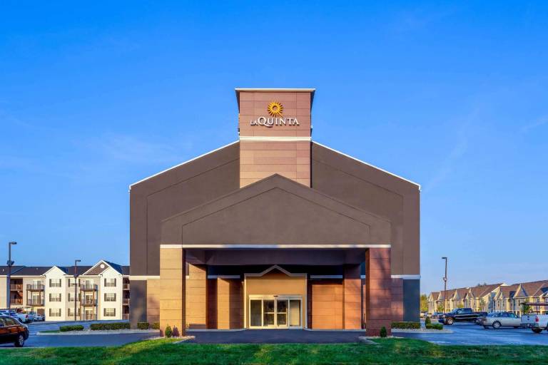 La Quinta Inn & Suites by Wyndham Columbus West - Hilliard in Franklin, OH